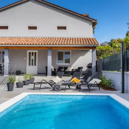 Private Swiming Pool Villa Pula