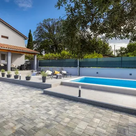 Private Swiming Pool Villa Pula